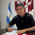 Agus Páez firmó su primer contrato como futbolista profesional en Instituto