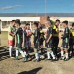 En un partido con final picante, Los Sureños rescataron un punto ante Coronel Daza y estarán en los playoffs
