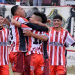 Villa Cubas ganó en su casa y lidera la zona junto a Vélez