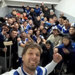 Vélez goleó a Policial y se prende en la pelea
