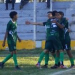 Ferro ganó como local y salió del fondo de la tabla