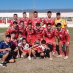 Independiente de San Antonio goleó a La Carrera y es líder de la Zona B