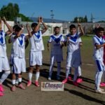 Vélez se quedó con el clásico ante Policial y es líder de la Zona 2